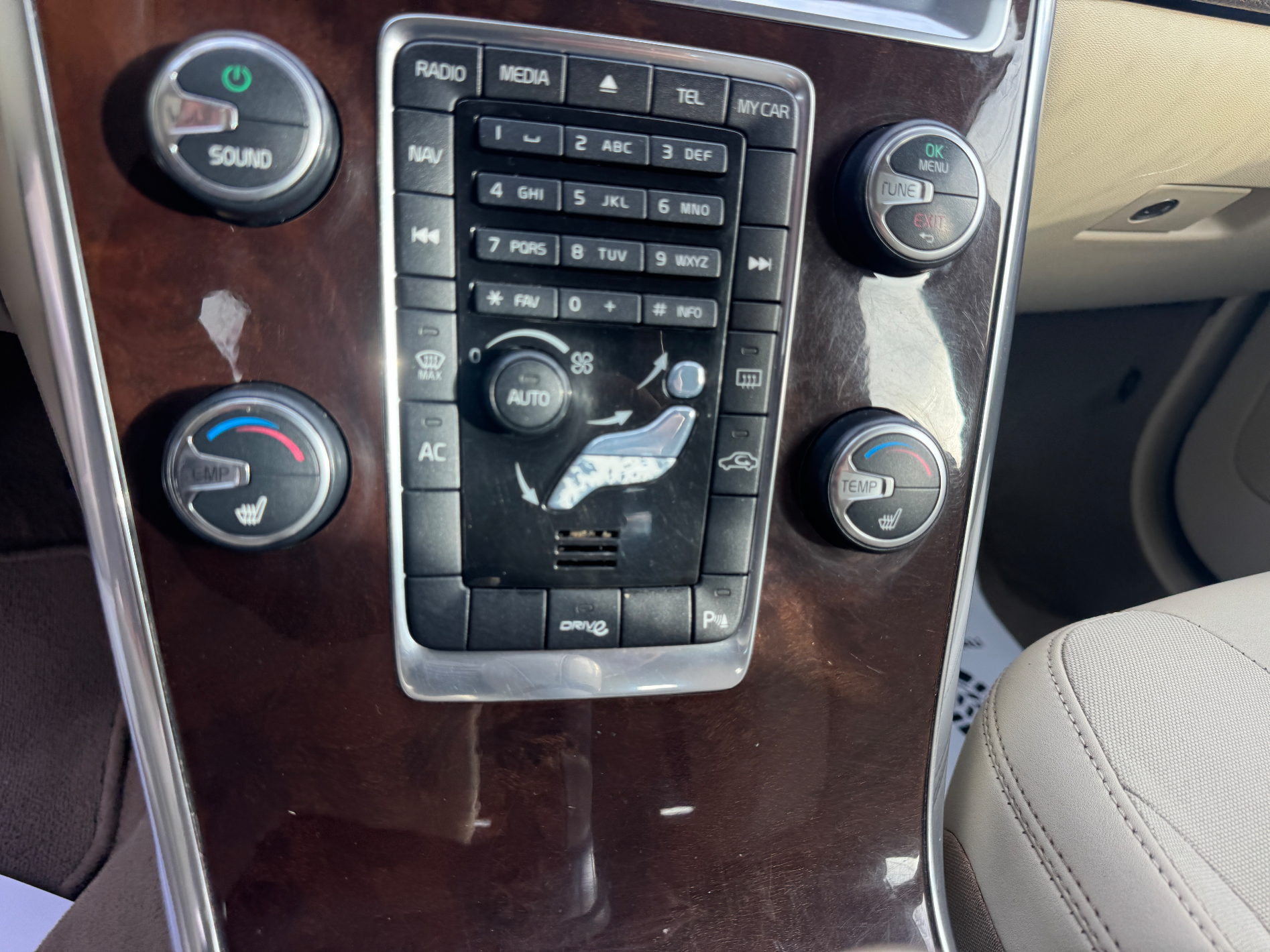 VOLVO XC60 2011 — imagine 10