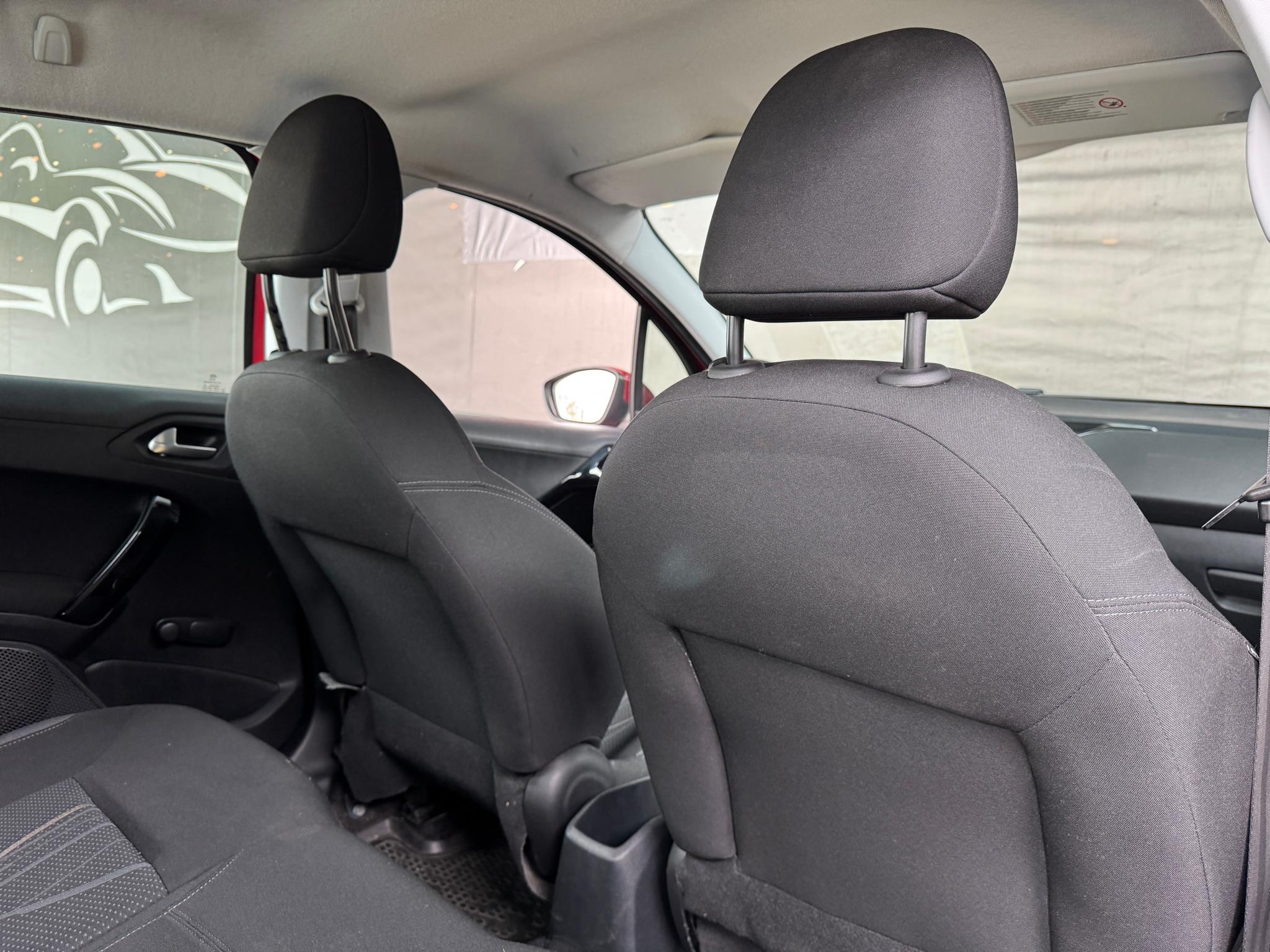 Peugeot 208 2012