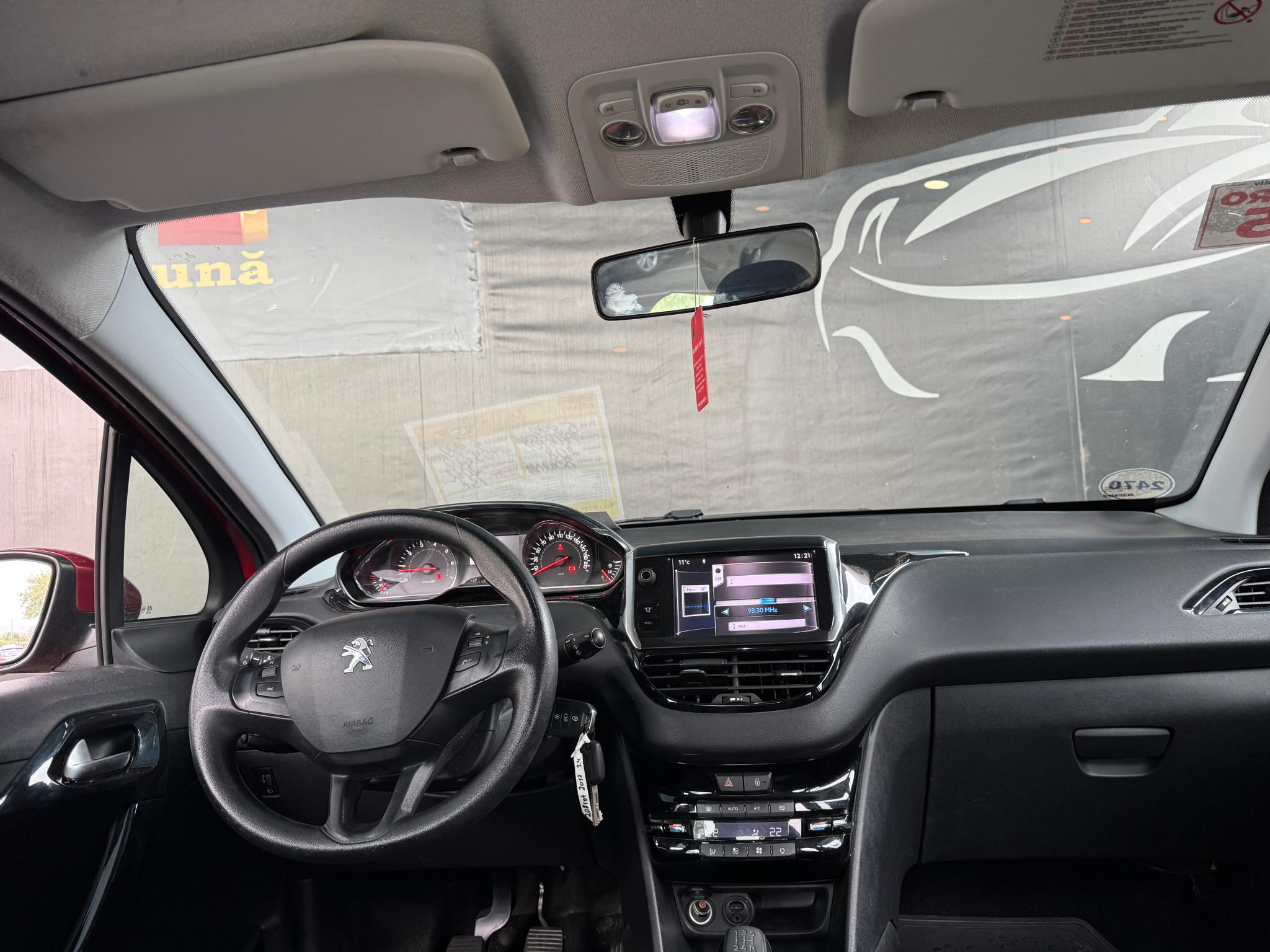 Peugeot 208 2012