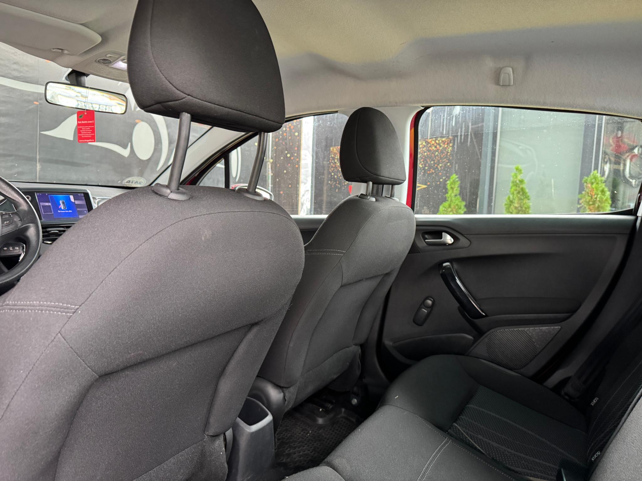 Peugeot 208 2012