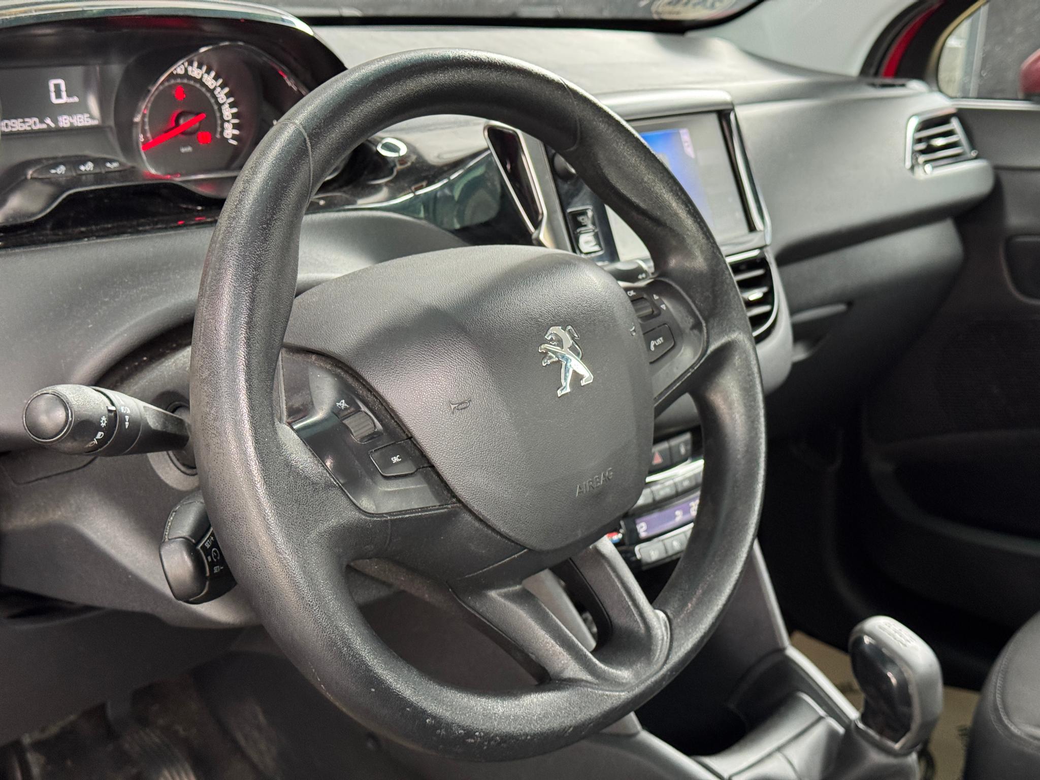 Peugeot 208 2012