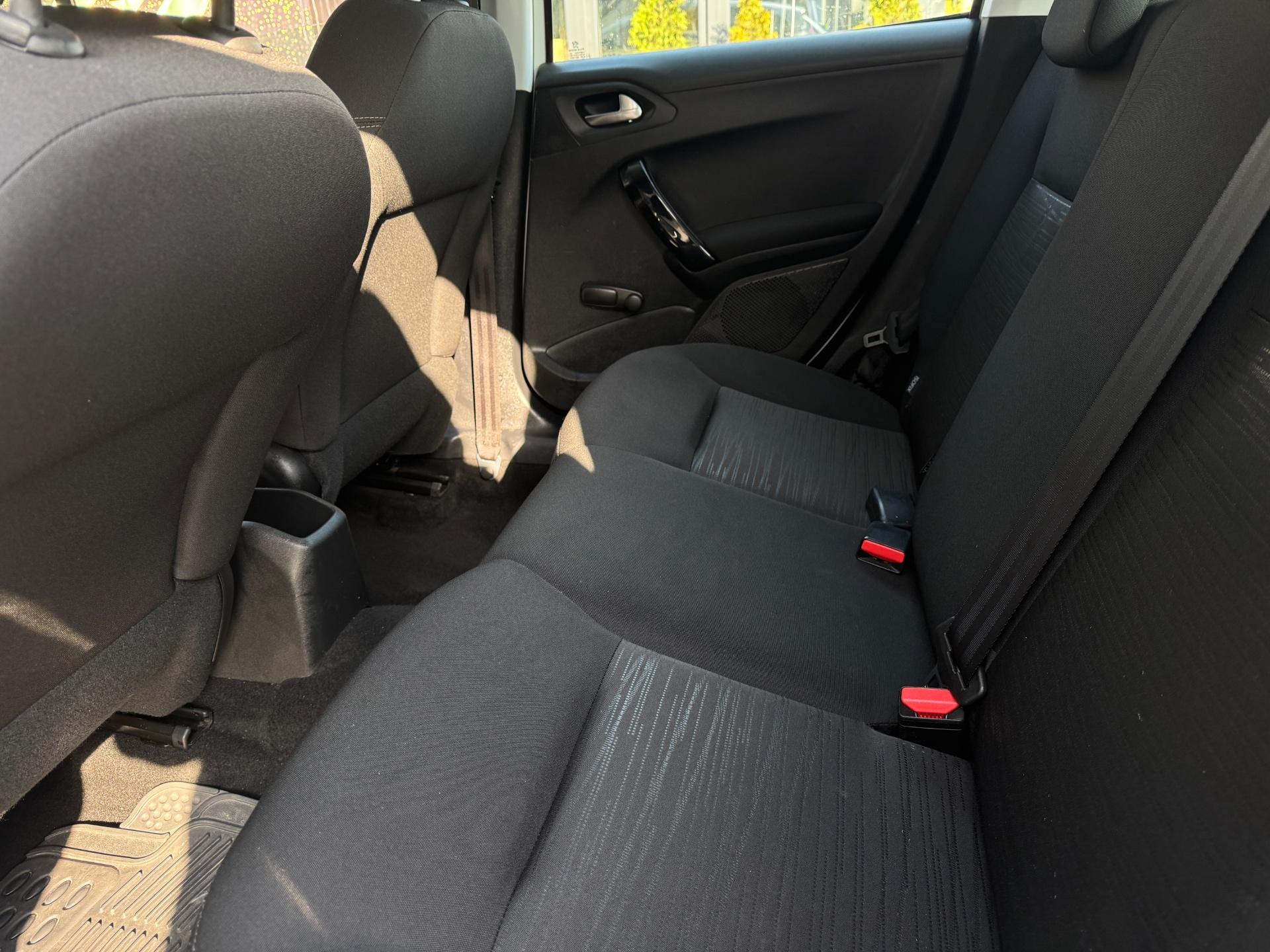 Peugeot 208 2013