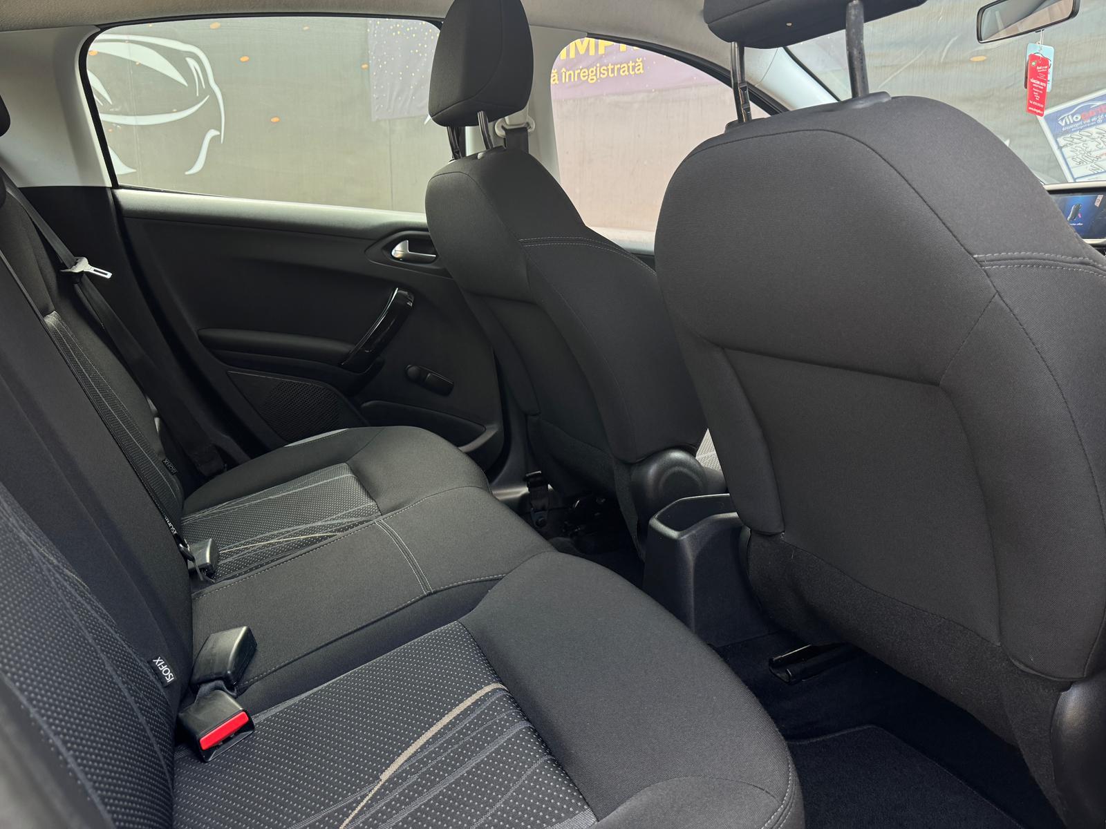 Peugeot 208 2012