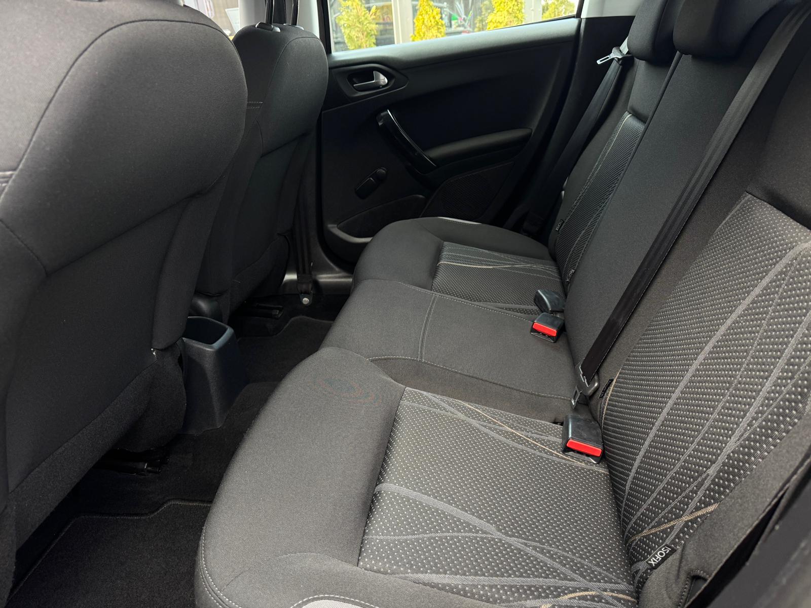 Peugeot 208 2012
