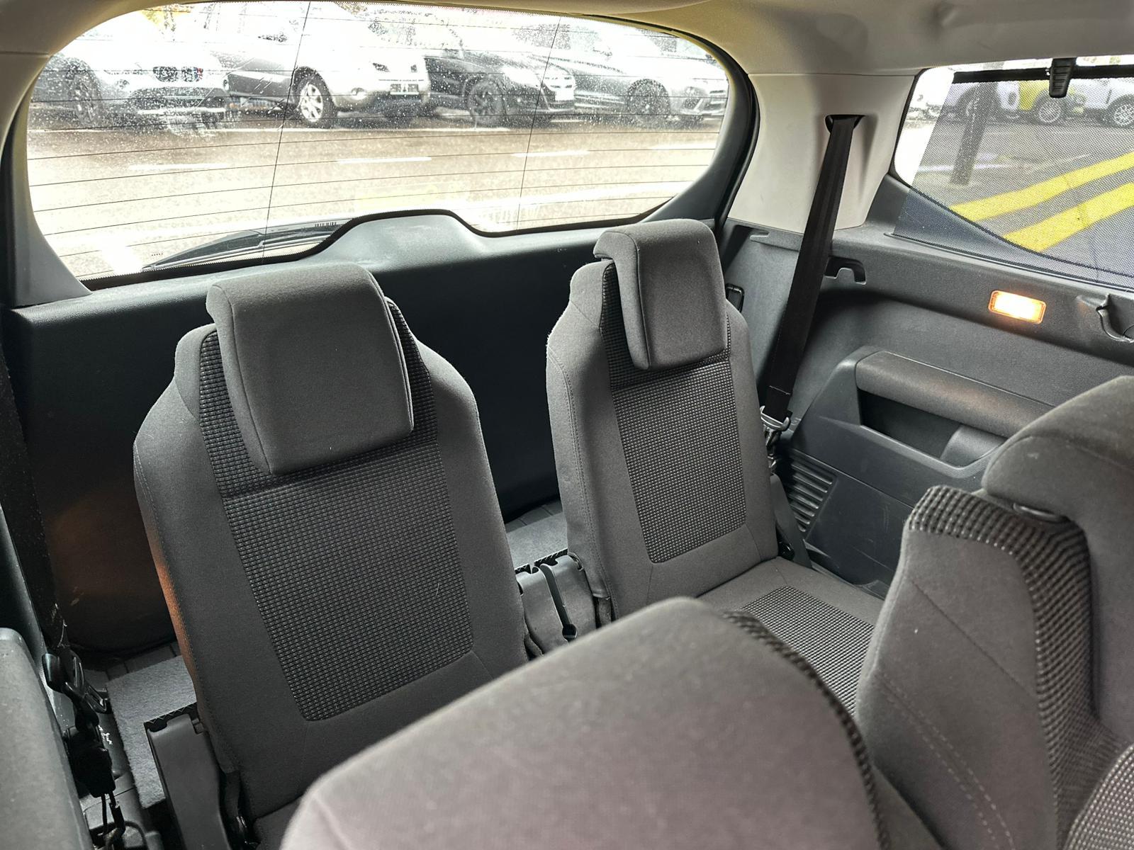 Peugeot 5008 2013