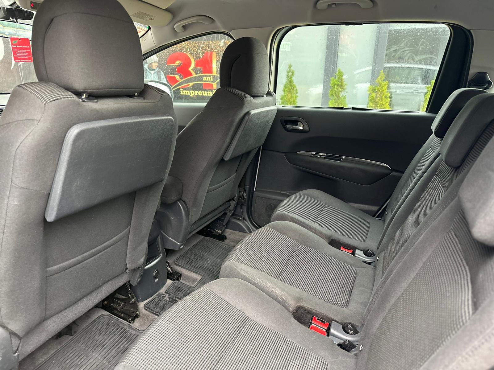 Peugeot 5008 2013